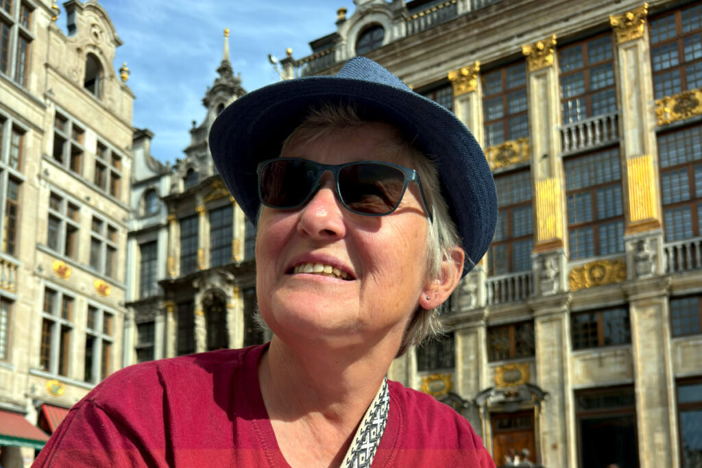 Kirsten Schwimmer in Brüssel unterwegs