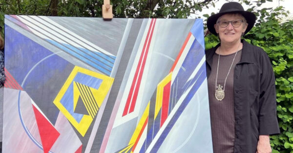 Kirsten Schwimmer mit einem ihrer Werke