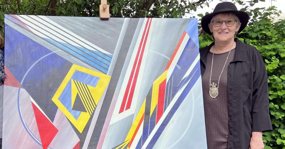 Kirsten Schwimmer mit einem ihrer Werke