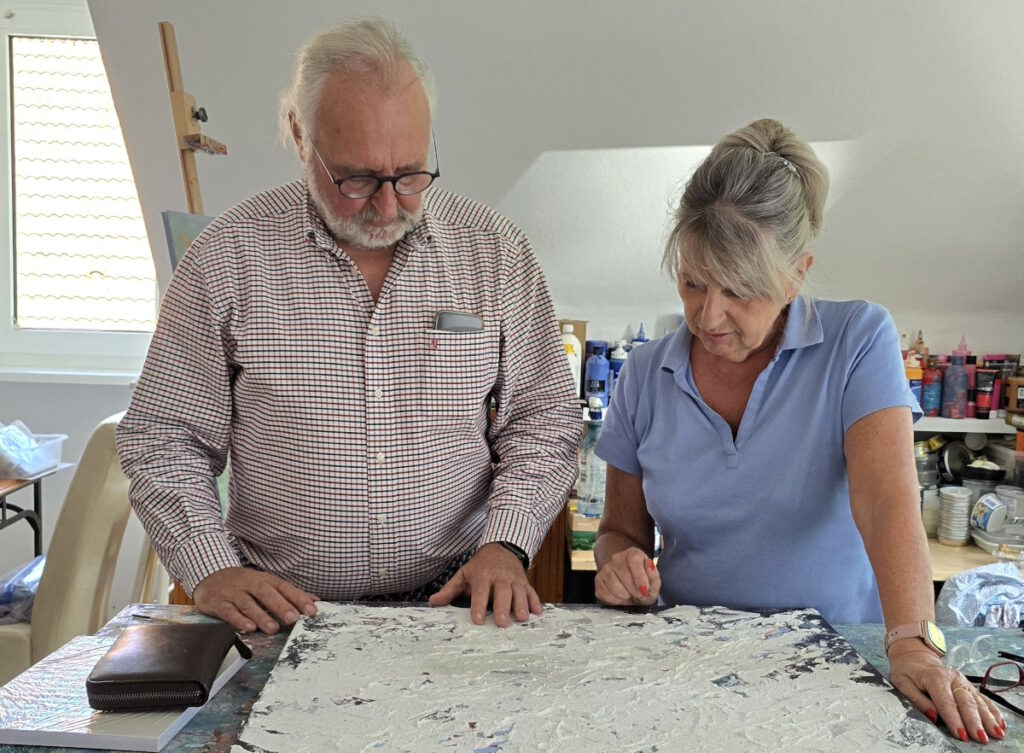 Martin Feldt bespricht mit Kerstin Puhlmann ihre neuen Ideen und Werke.